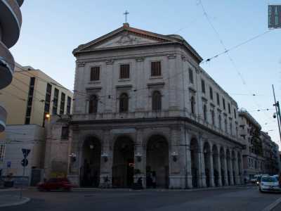 ...qui, nella sede ubicata nella chiesa di Santa Maria del Rosario, in piazza Garibaldi, nacque il Moro politico